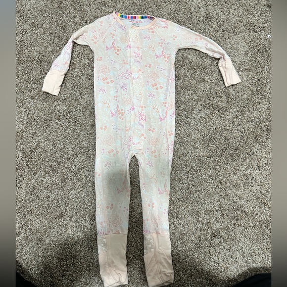 Magnetic me onsie size 6-9 months and 12-18 months - Picture 4 of 6